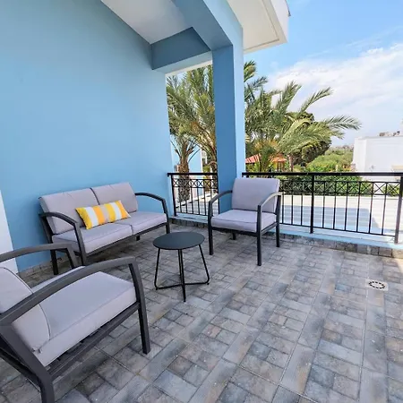 Blue Estia - Pool, Wifi, Summer Breeze,