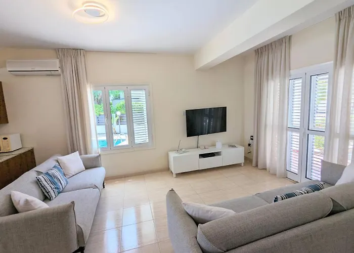 Blue Estia - Pool, Wifi, Summer Breeze,