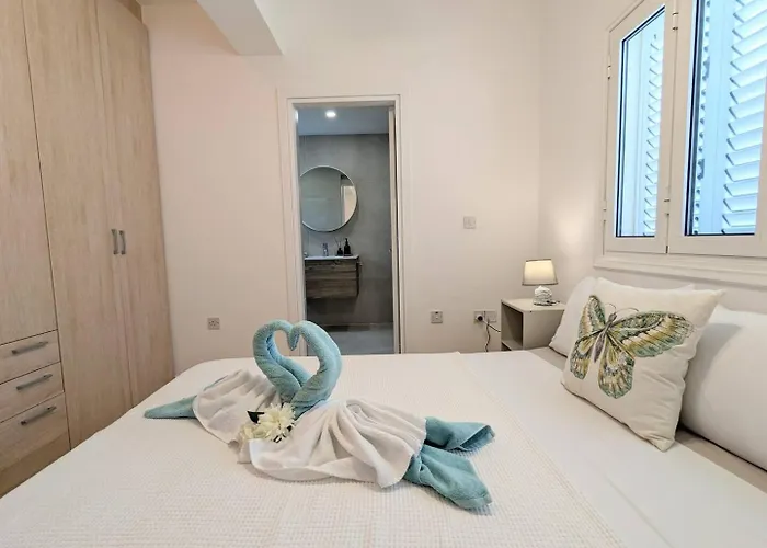 Blue Estia - Pool, Wifi, Summer Breeze,